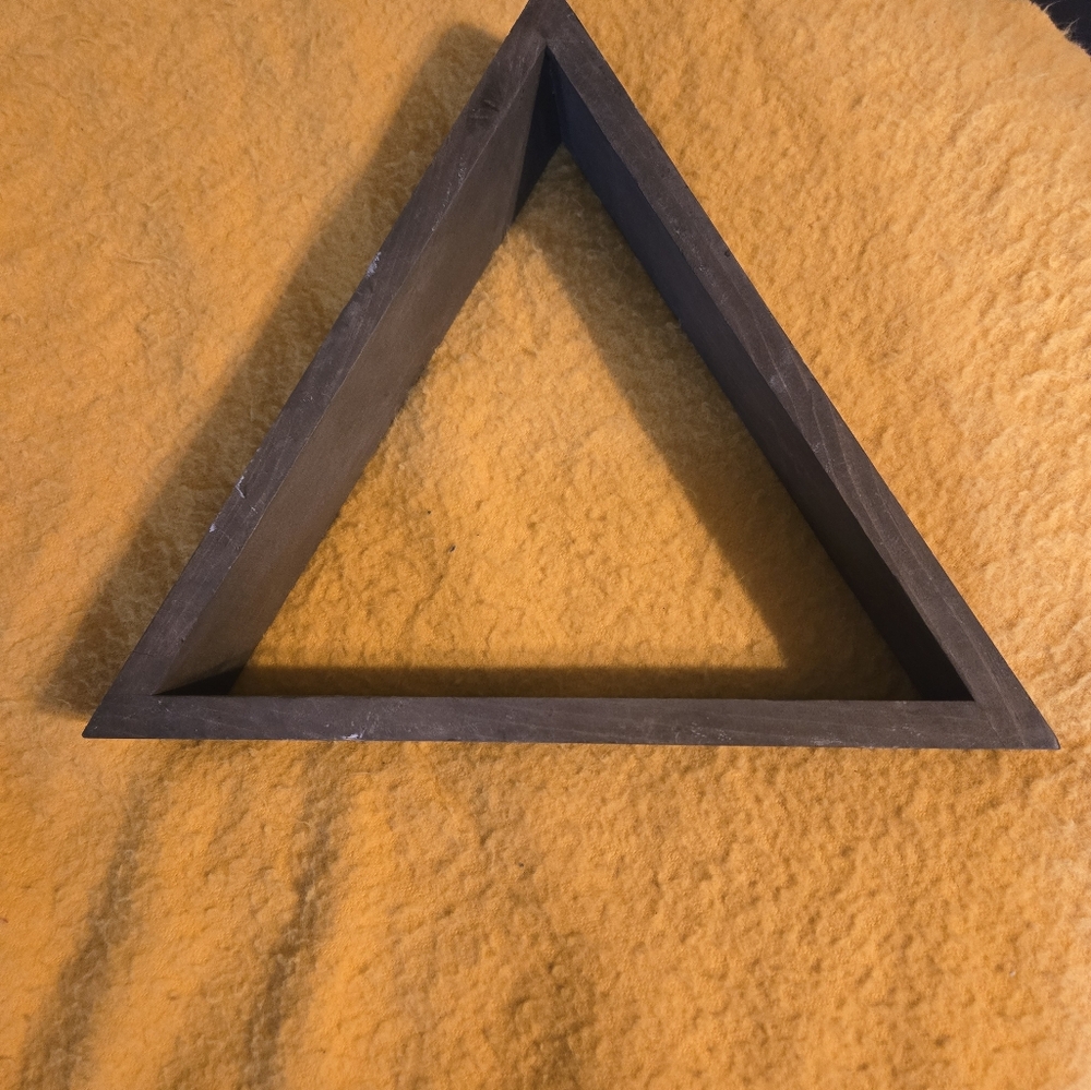 Triangle shelf